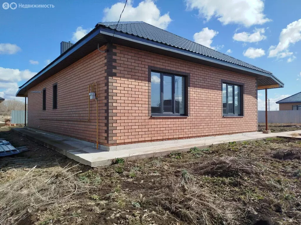 Дом в Оренбургский район, Сергиевский сельсовет, село Приютово, ... - Фото 1