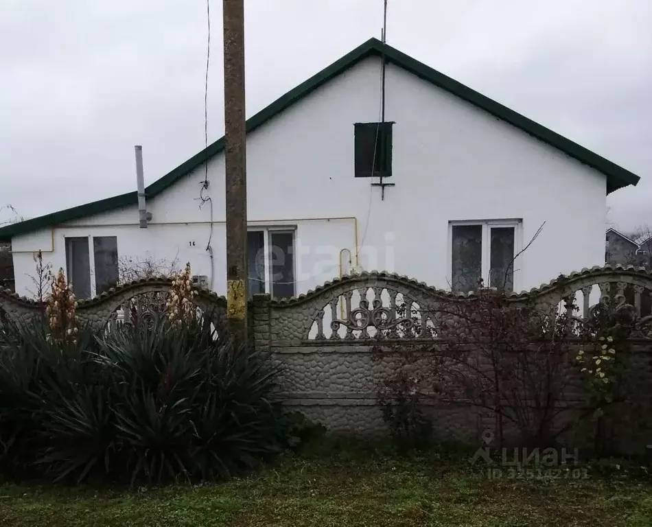 Дом в Крым, Кировский район, Абрикосовское с/пос, с. Бабенково ул. ... - Фото 1