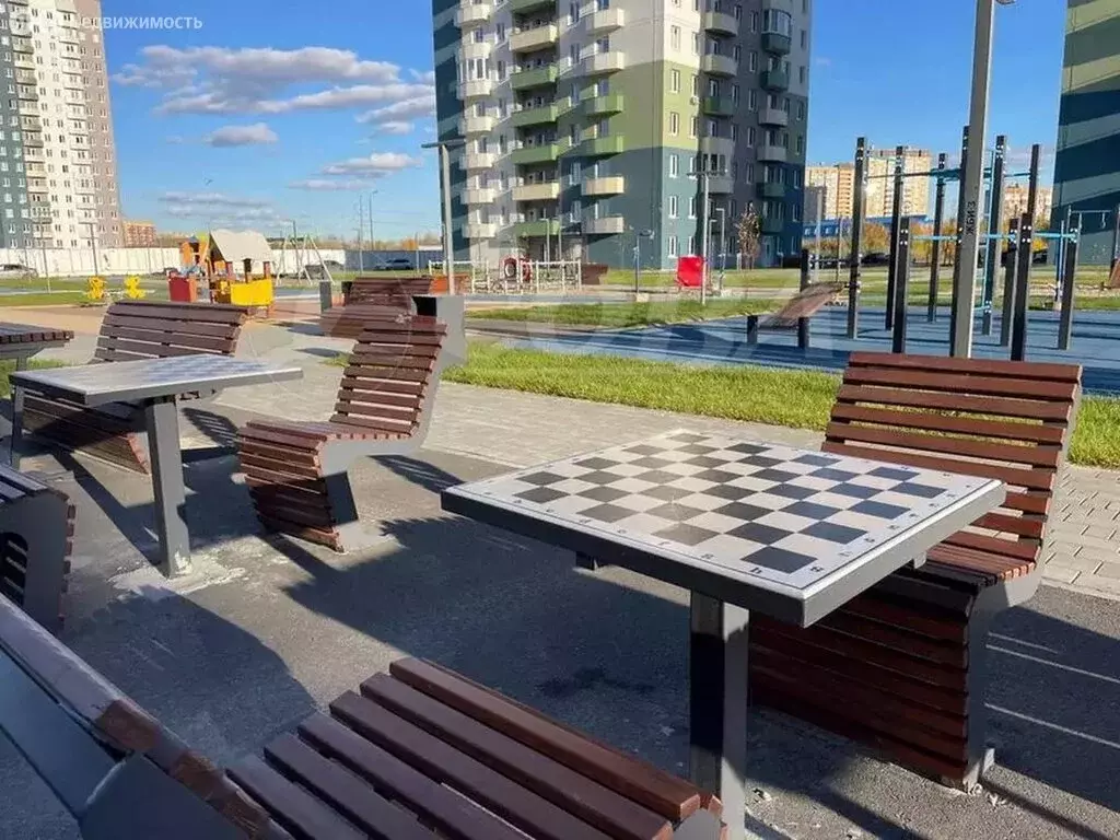 2-комнатная квартира: Тюмень, улица Героев Космоса, 9 (52.8 м) - Фото 2