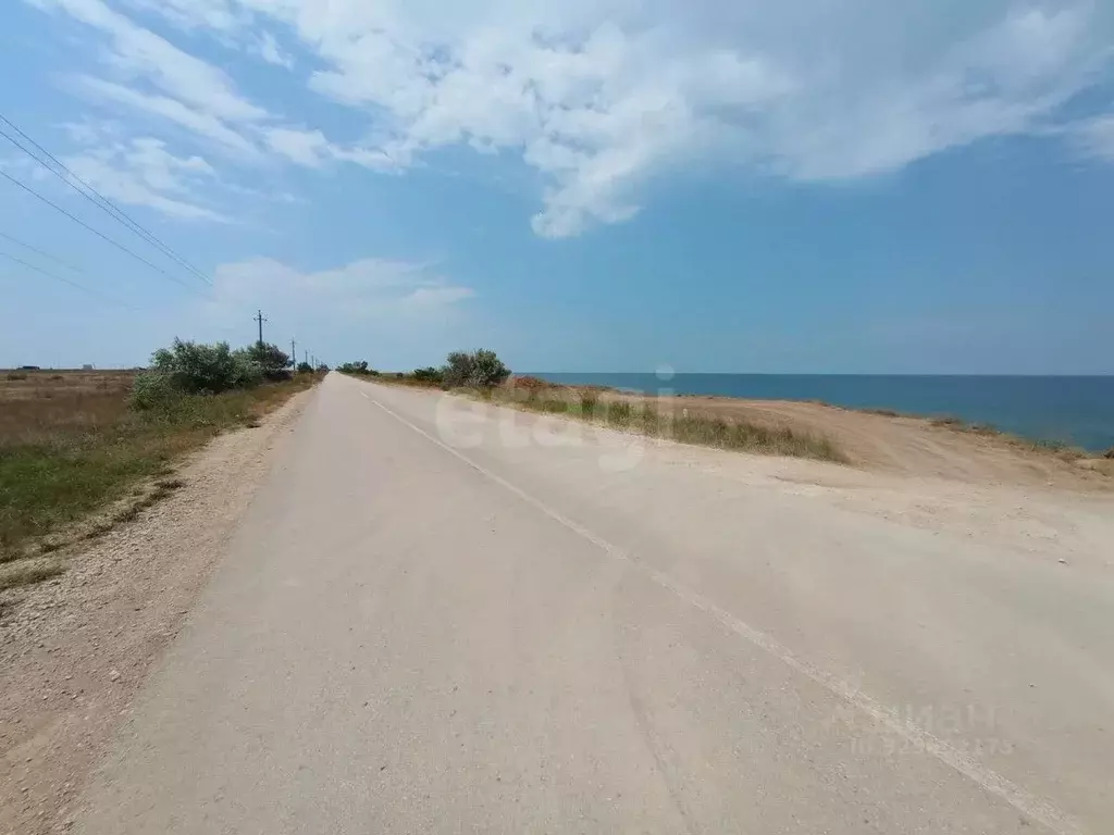 Участок в Крым, Ленинский район, Семисотское с/пос, с. Каменское ул. ... - Фото 1