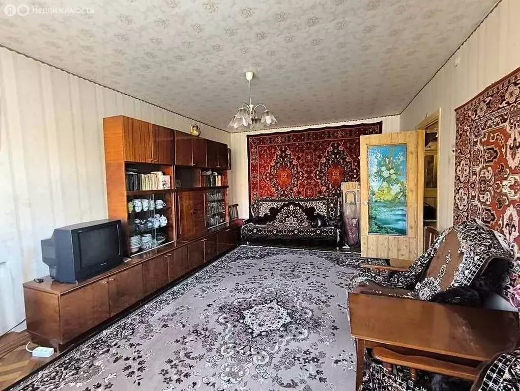 3-комнатная квартира: Волжский, улица имени Генерала Карбышева, 64 ... - Фото 1