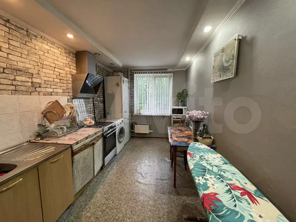 Доля в 3-к. квартире, 64 м, 1/9 эт. - Фото 1