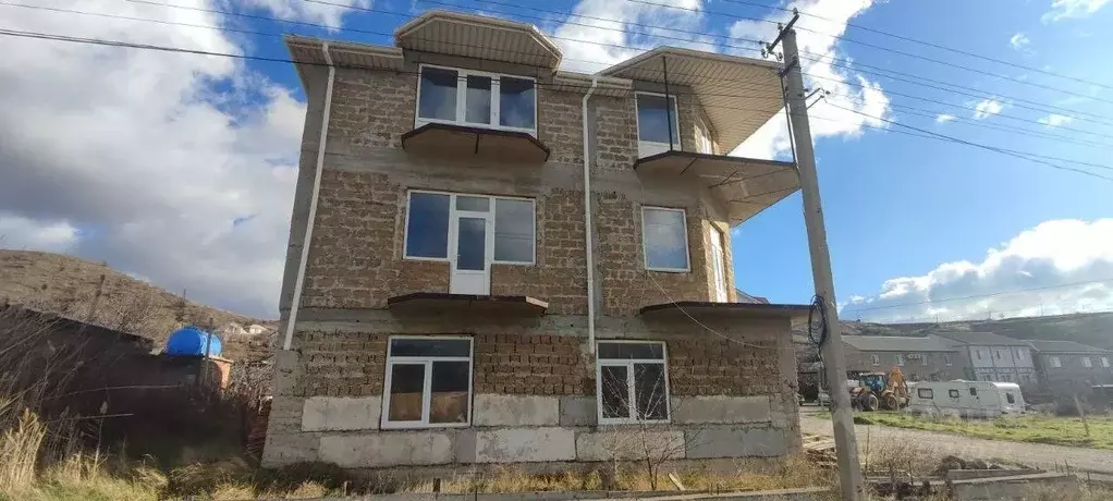 Дом в Крым, Судак муниципальный округ, с. Морское ул. Озен Бою (327 м) - Фото 0
