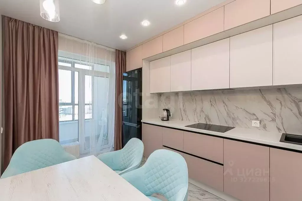 3-к кв. Тюменская область, Тюмень ул. Пожарных и Спасателей, 5 (72.2 ... - Фото 1