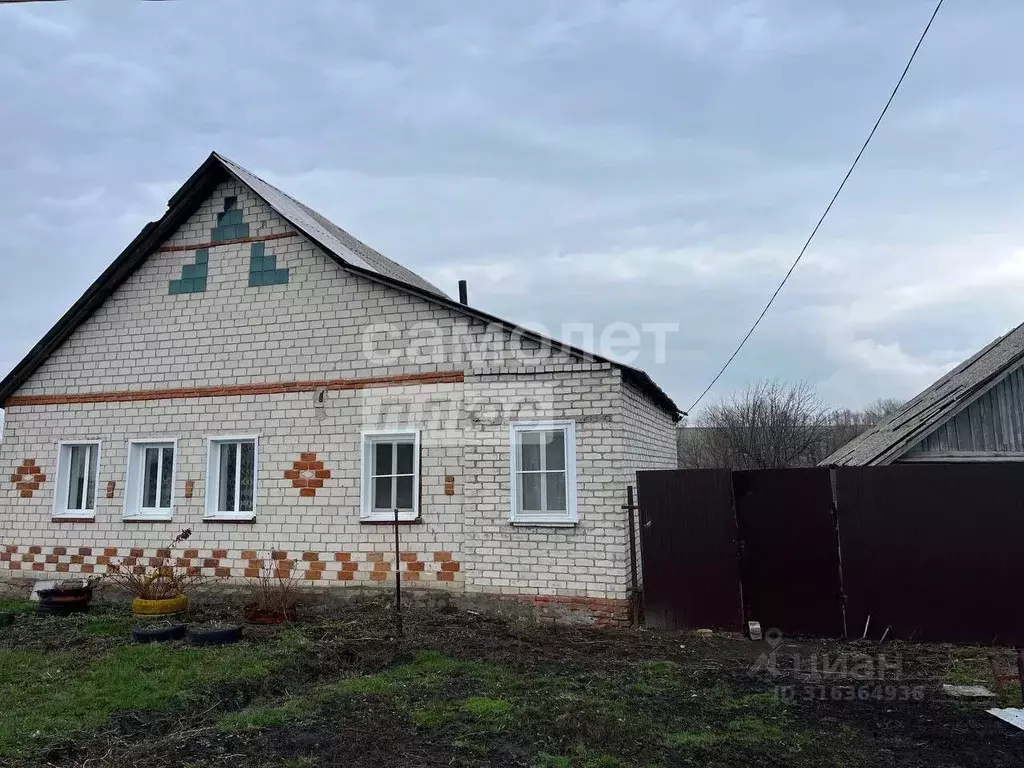 Дом в Курская область, Октябрьский район, Лобазовский сельсовет, ... - Фото 1