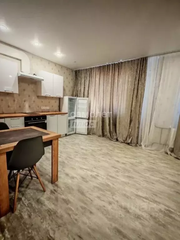 Студия Оренбургская область, Оренбург ул. Автомобилистов, 13 (32.7 м) - Фото 1