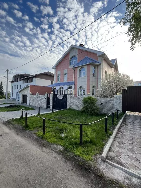 Дом в Новосибирская область, Новосибирск ул. Серафимовича, 60 (614 м) - Фото 0