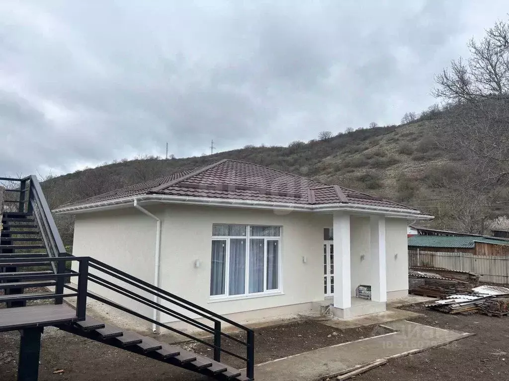 Дом в Крым, Симферопольский район, Добровское с/пос, с. Андрусово ул. ... - Фото 1