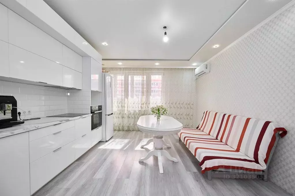 2-к кв. Краснодарский край, Краснодар ул. Западный обход, 39/2к7 (57.9 ... - Фото 1