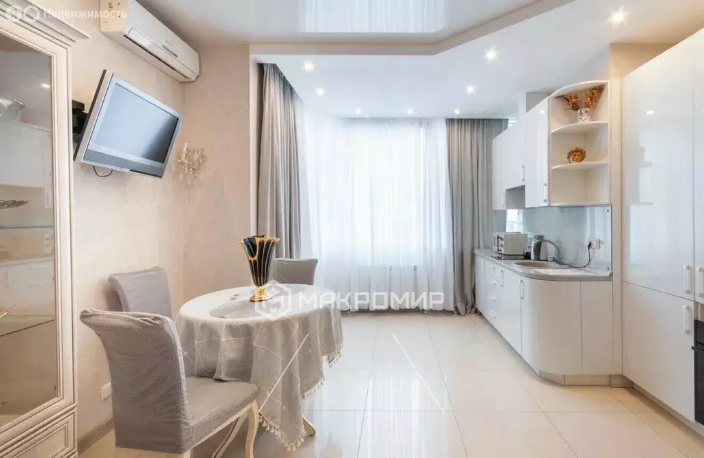 1-комнатная квартира: Москва, Мосфильмовская улица, 88к2с7 (50 м) - Фото 2