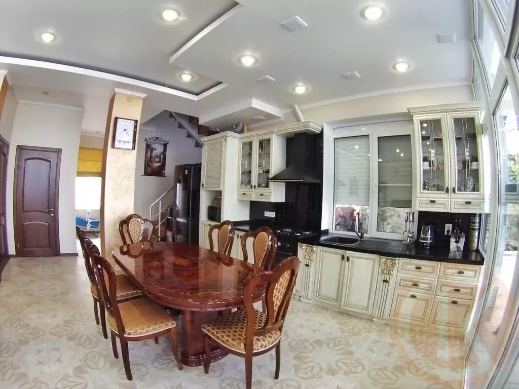 Дом в Крым, Евпатория ул. Революции, 7к1 (220 м) - Фото 1