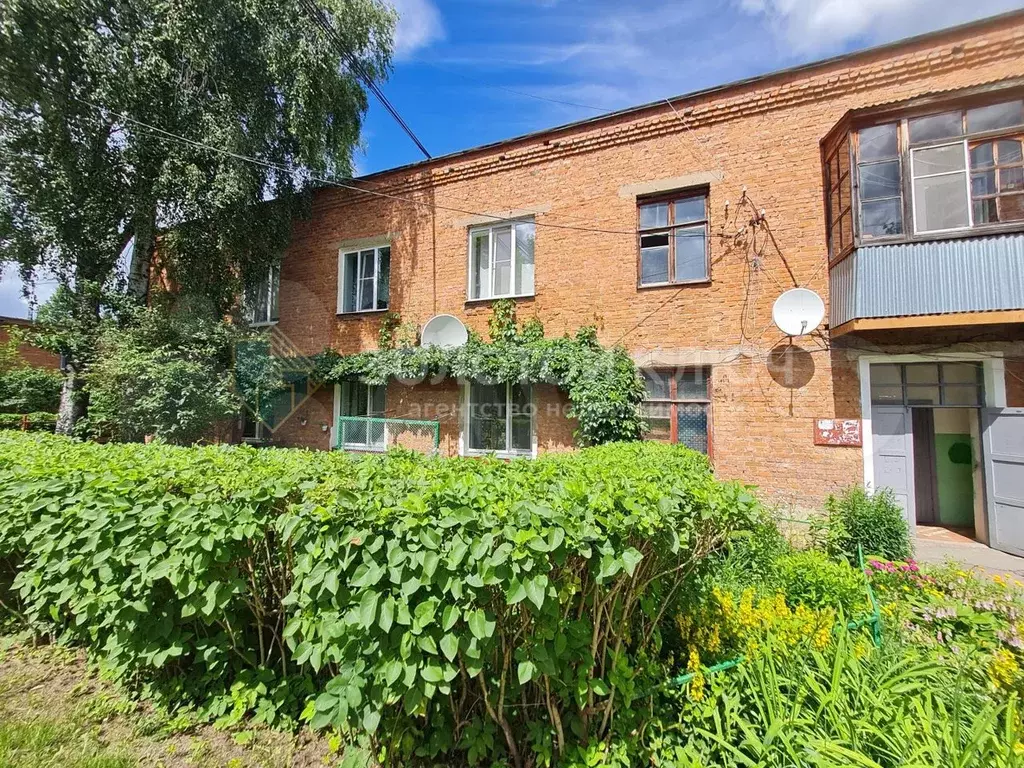 Комната 17,8 м в 8-к., 2/2 эт. - Фото 0