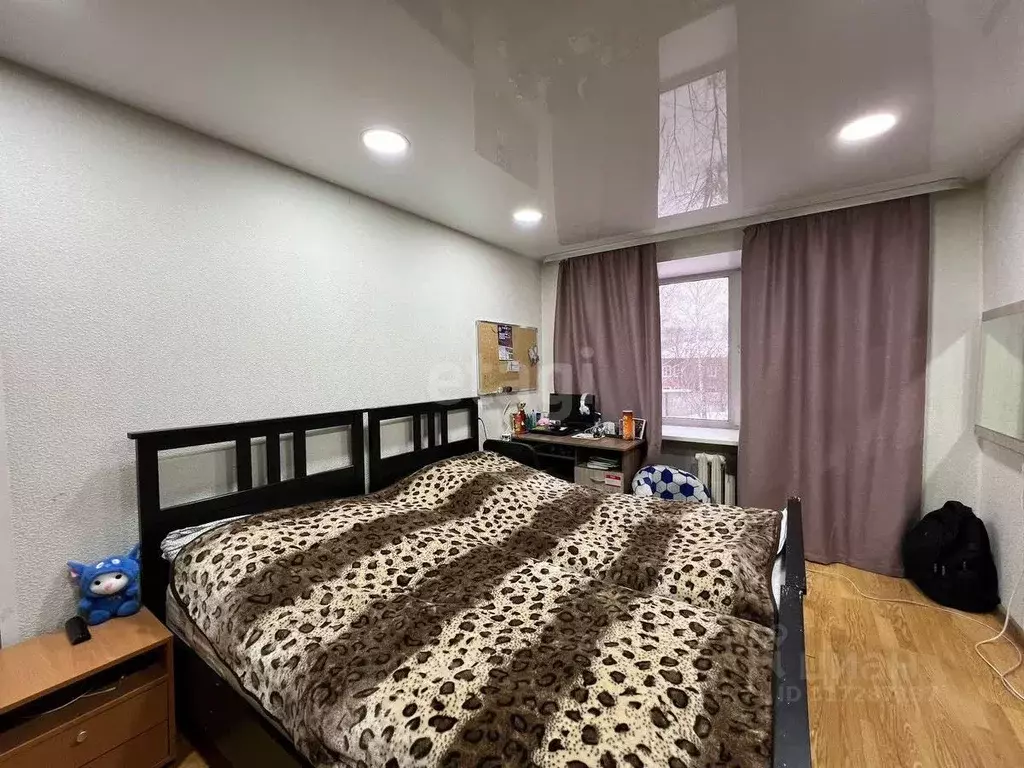 3-к кв. Свердловская область, Екатеринбург ул. Стрелочников, 33к2 ... - Фото 0