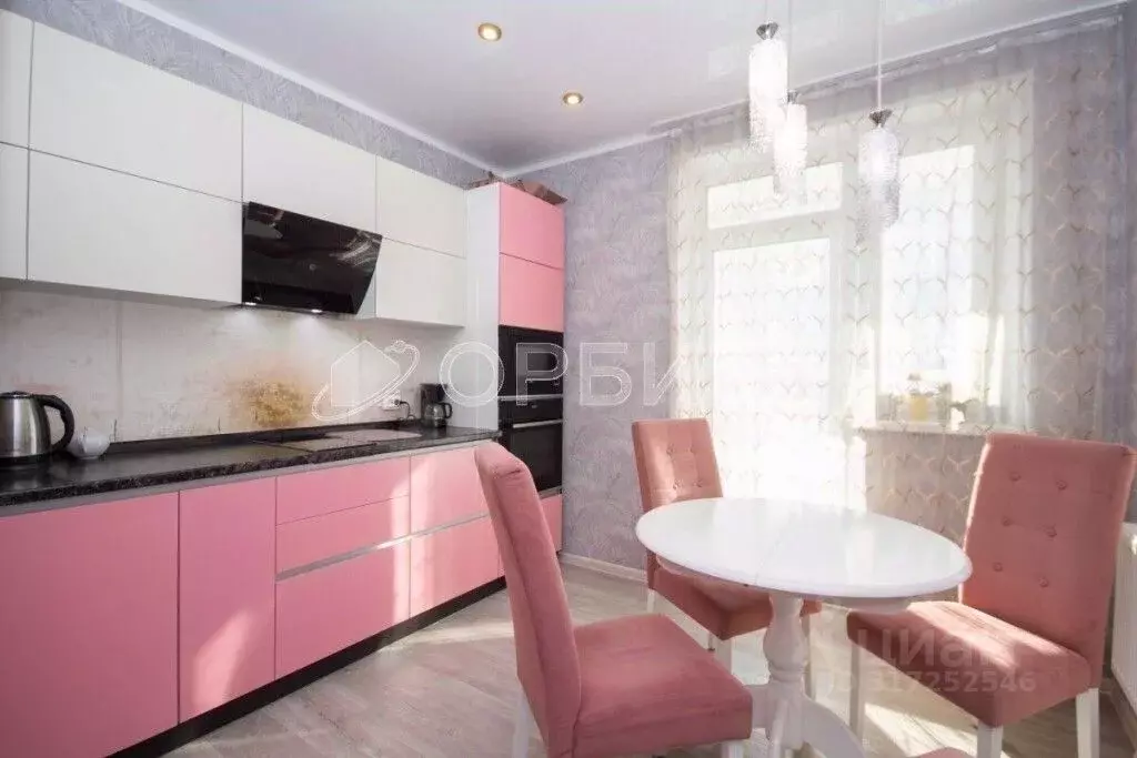 2-к кв. Тюменская область, Тюмень ул. Бакинских Комиссаров, 1 (60.0 м) - Фото 1