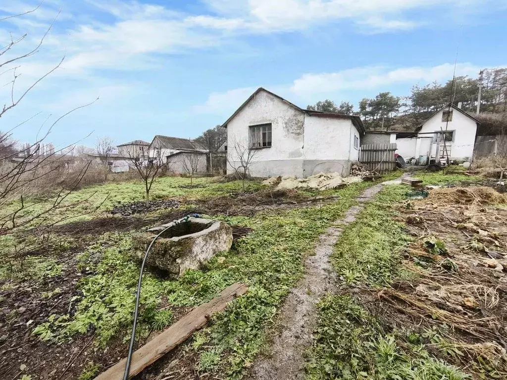 Дом в Крым, Бахчисарайский район, с. Угловое ул. Комарова, 9 (76 м) - Фото 1