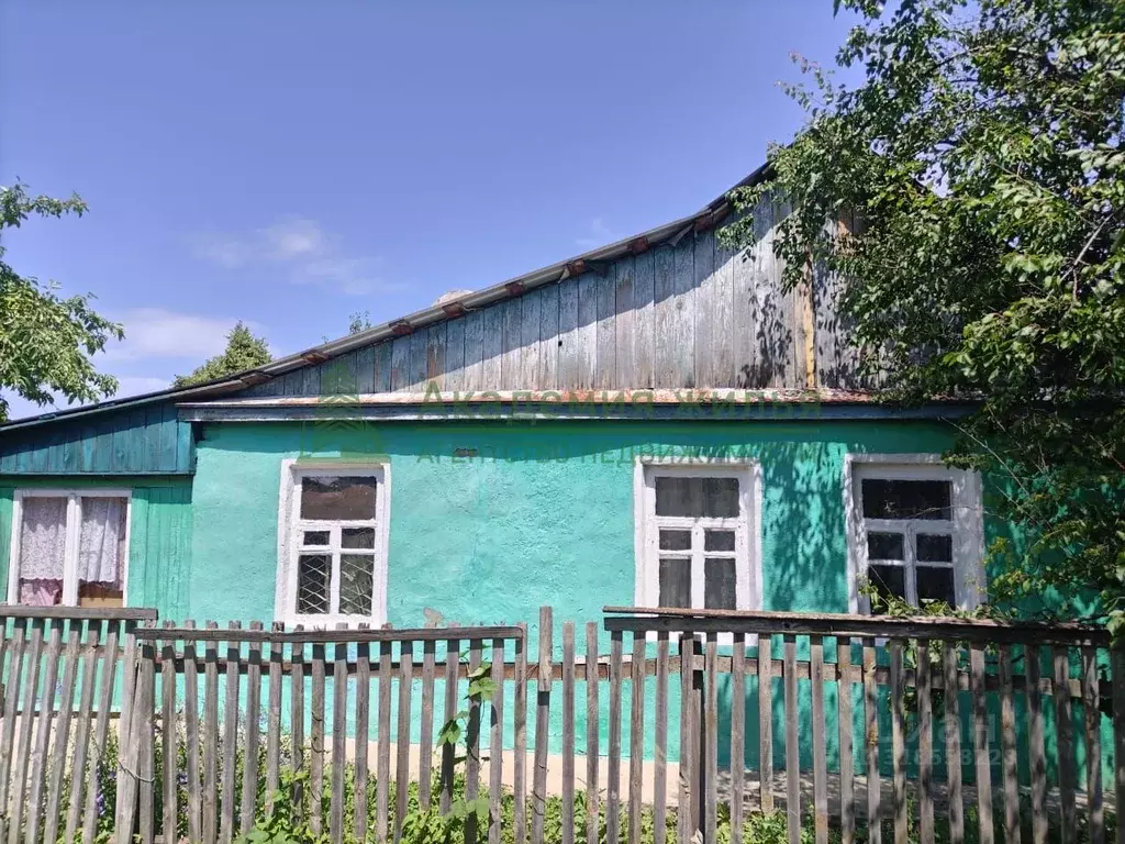 Дом в Саратовская область, Энгельс пос. Новое Осокорье, ул. Братская, ... - Фото 0