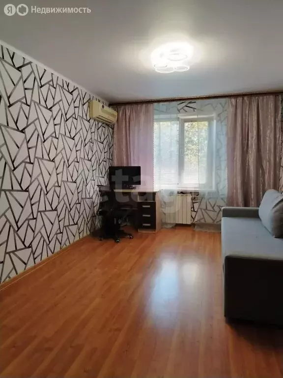 3-комнатная квартира: Таганрог, улица Морозова, 4-1 (58 м) - Фото 0