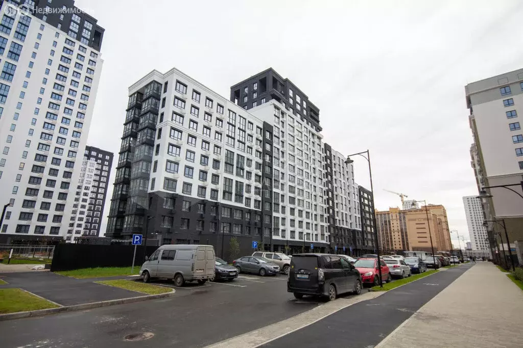 Квартира-студия: Тюмень, улица Братьев Бондаревых, 5 (28.5 м) - Фото 2