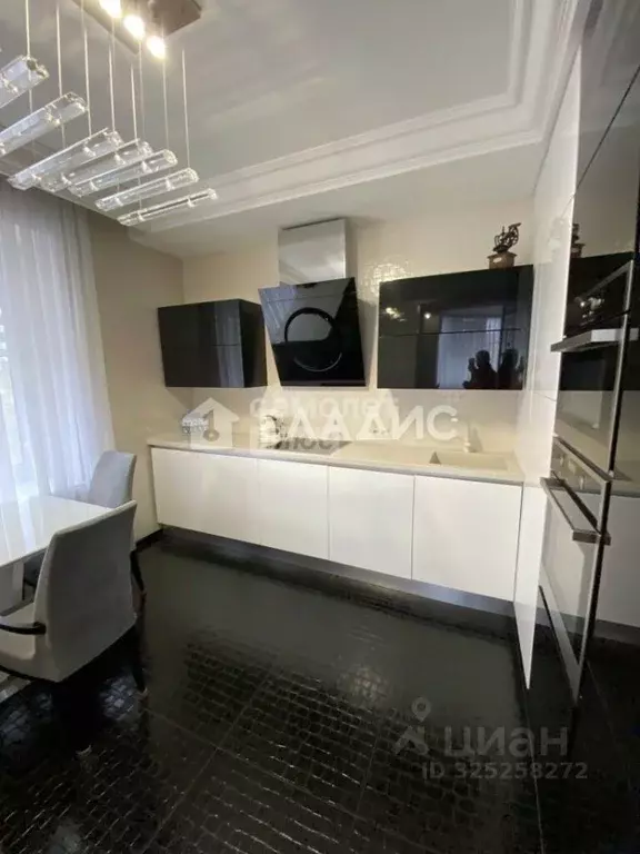 2-к кв. Челябинская область, Челябинск Красноармейская ул., 106 (115.2 ... - Фото 1