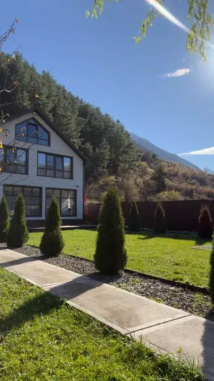 Дом в Карачаево-Черкесия, Карачаевский район, Верхняя Теберда аул ... - Фото 1