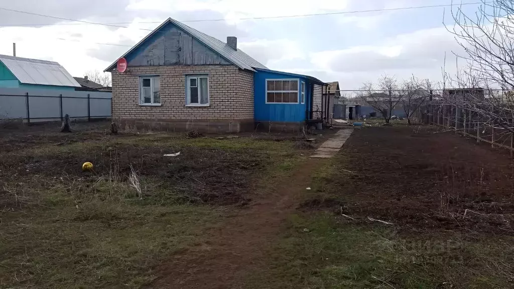 Дом в Оренбургская область, Октябрьский район, пос. Уранбаш ул. . - Фото 0