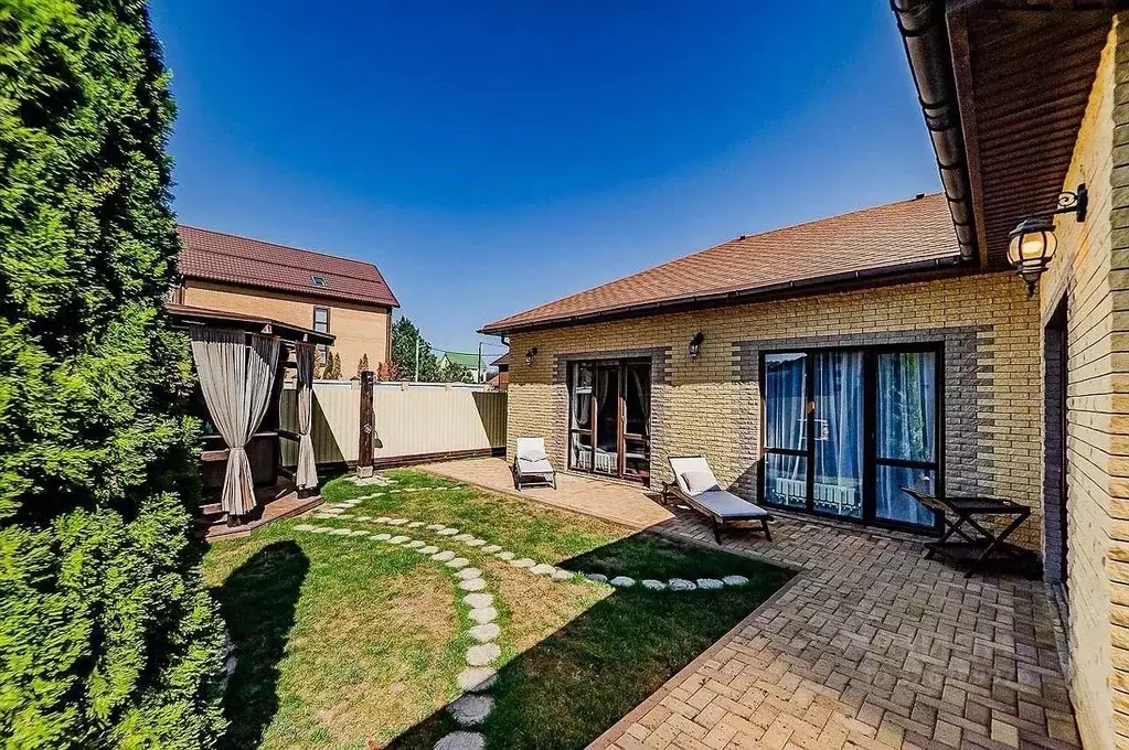 Дом в Краснодарский край, Сочи Адлер жилрайон, ул. Интернациональная ... - Фото 1