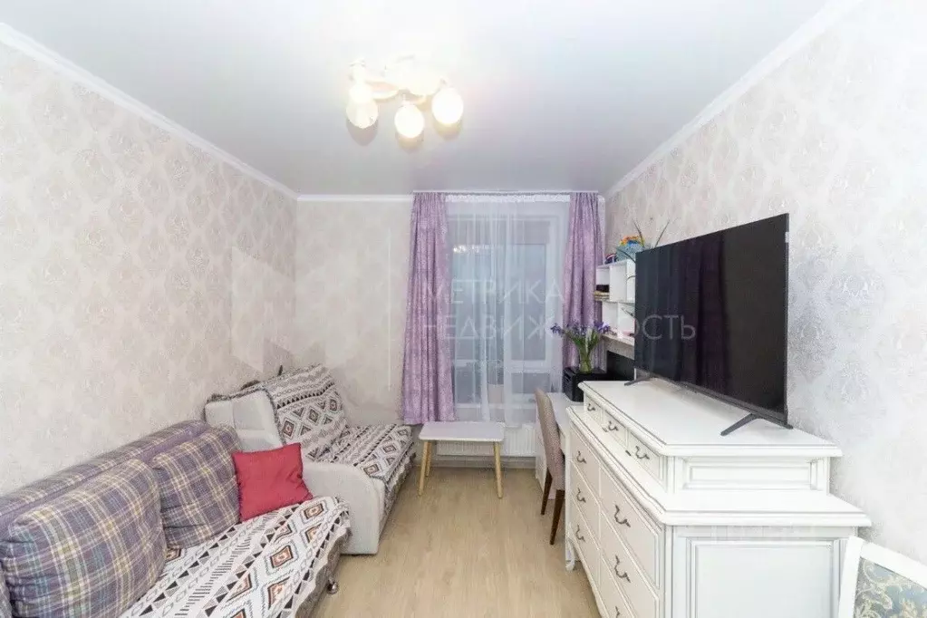 1-к кв. Тюменская область, Тюмень ул. Андрея Бушуева, 2 (34.6 м) - Фото 1