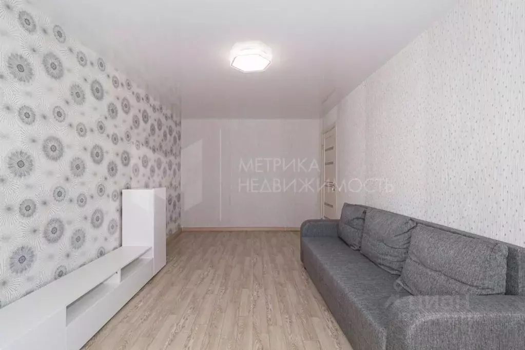 1-к кв. Тюменская область, Тюмень ул. Мельникайте, 48 (30.4 м) - Фото 1