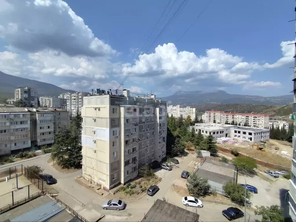 3-к кв. Крым, Алушта ул. 60 лет СССР (69.8 м) - Фото 0