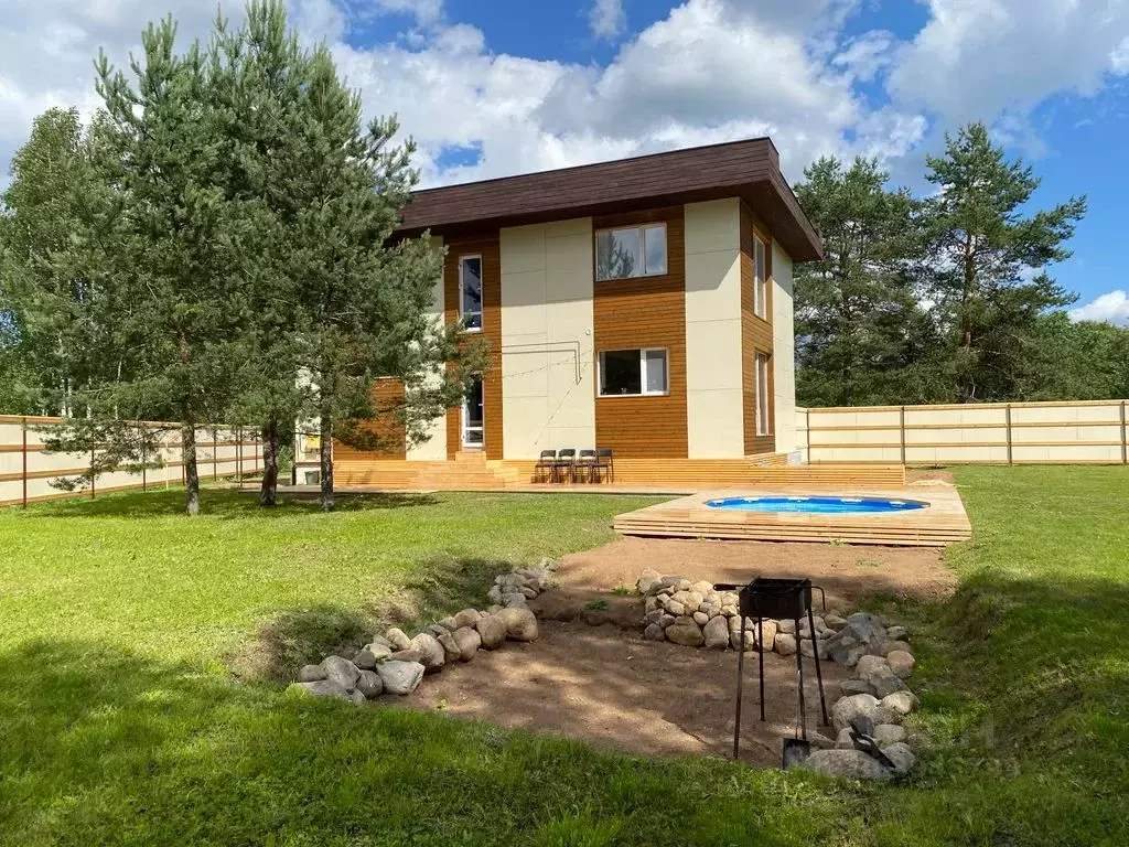 Дом в Новгородская область, Валдай ул. Дружбы, 21 (120 м) - Фото 0