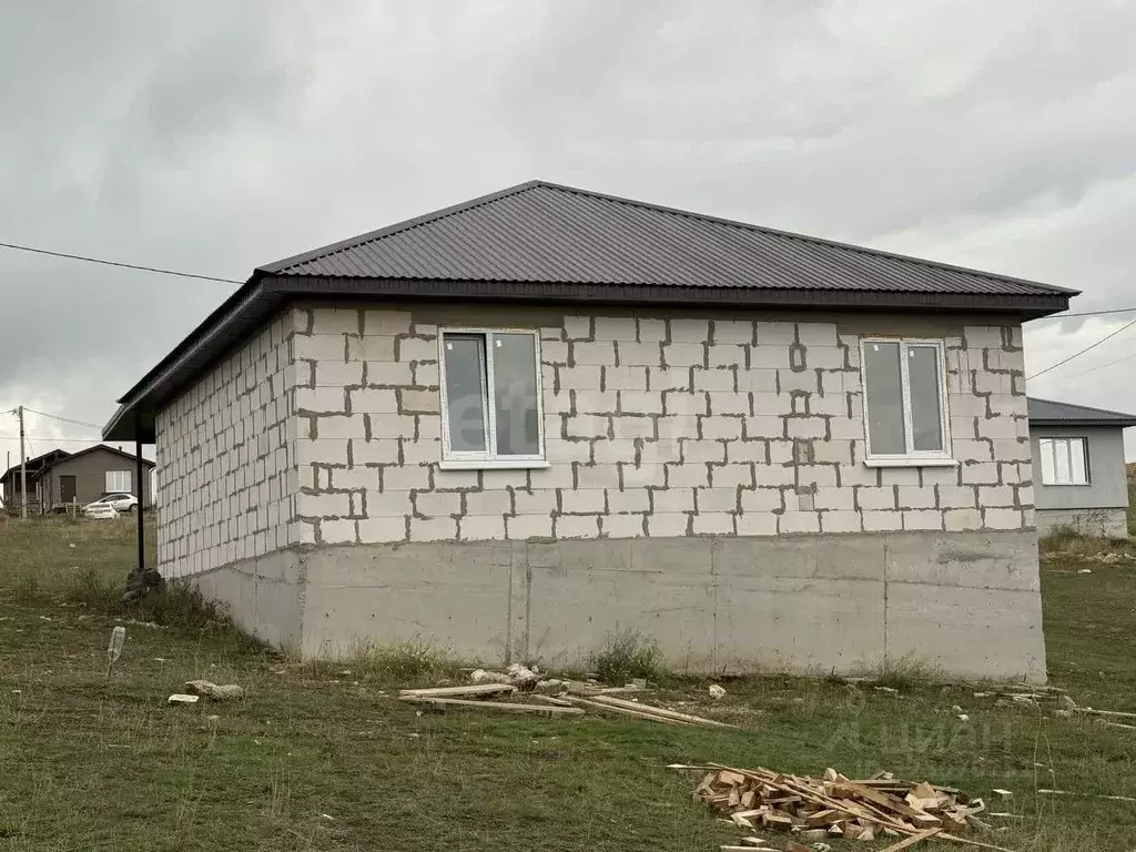 Дом в Крым, Симферопольский район, с. Урожайное ул. Таврическая (90 м) - Фото 1