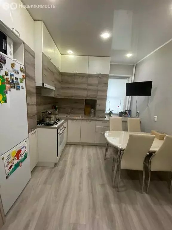 1-комнатная квартира: Астрахань, улица Бабаевского, 1к7 (40 м) - Фото 1