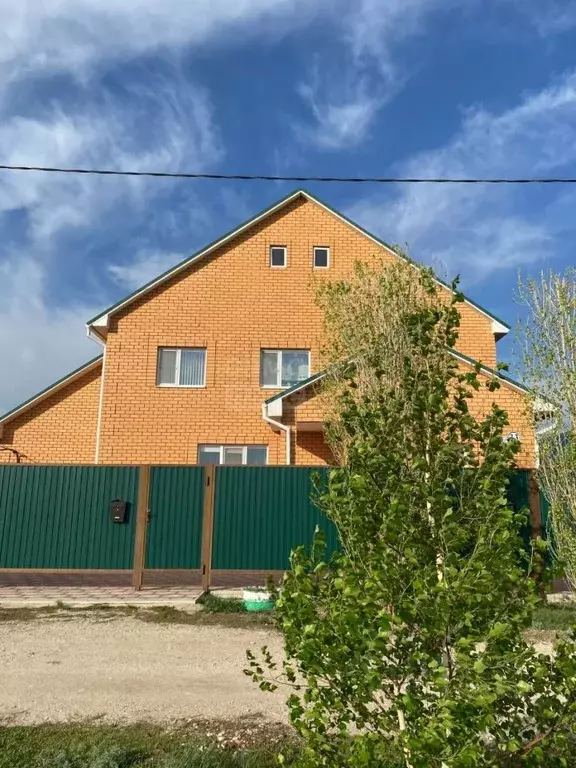 Дом в Оренбургская область, пос. Акбулак ул. Индустриальная, 33 (204 ... - Фото 1