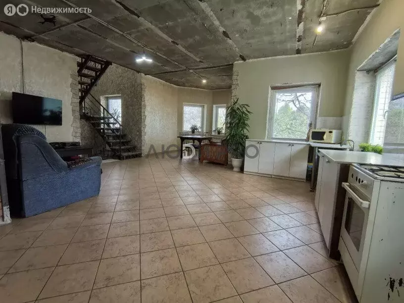 Дом в Саратовская область, Мостовой переход через Волгу у села ... - Фото 2