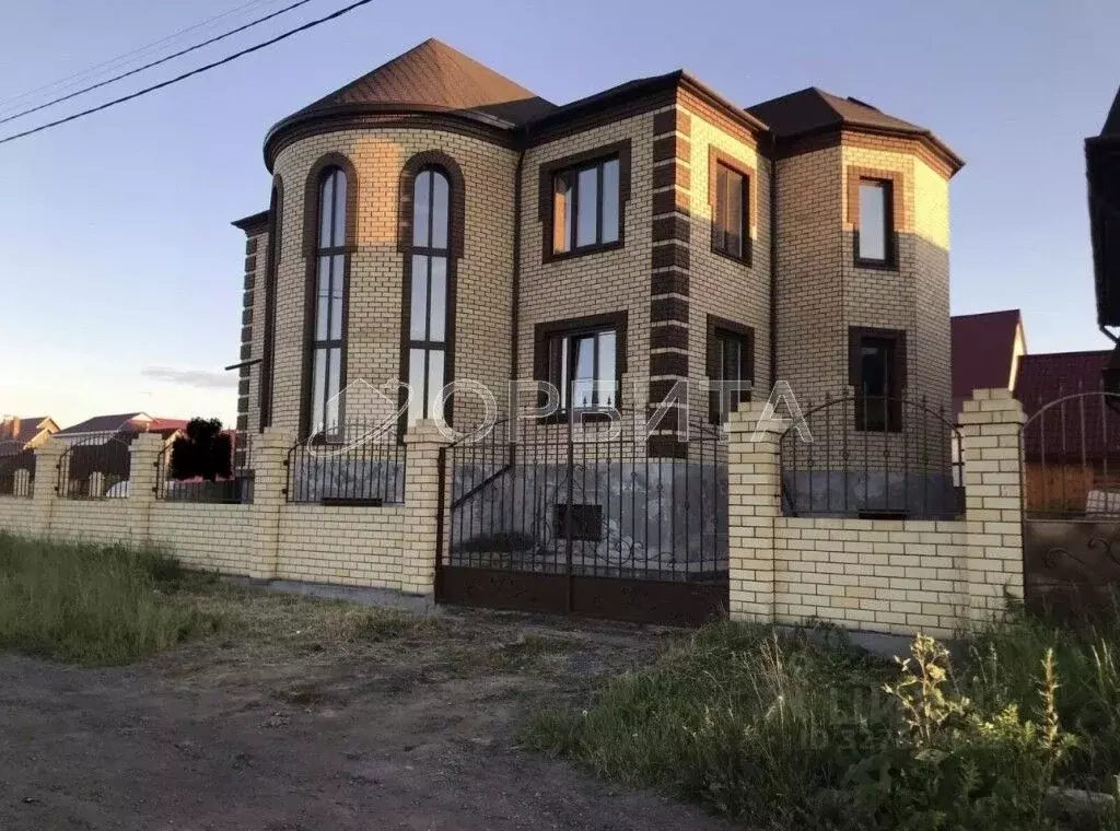 Дом в Тюменская область, Тюмень Рощино мкр, ул. Александра Федоровича, ... - Фото 1