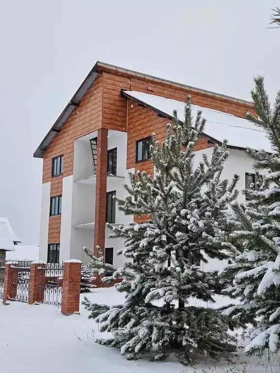 Дом в Красноярский край, Сосновоборск ул. Большая поляна, 1 (50 м) - Фото 1