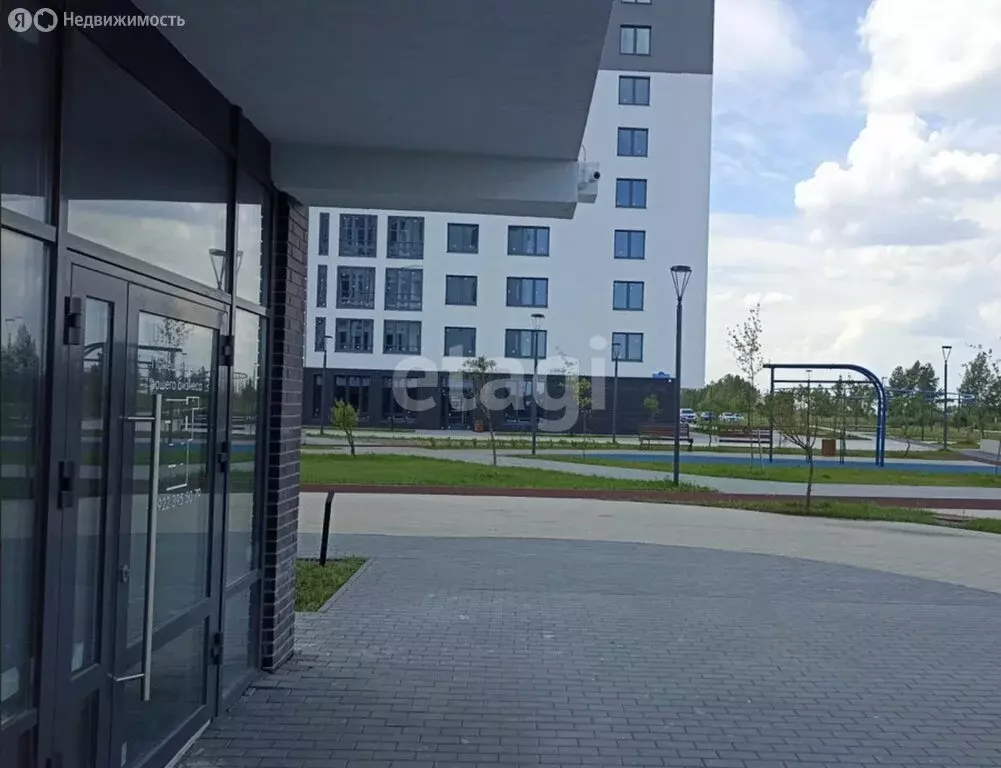 2-комнатная квартира: Тюмень, улица Павла Никольского, 10 (68.1 м) - Фото 1