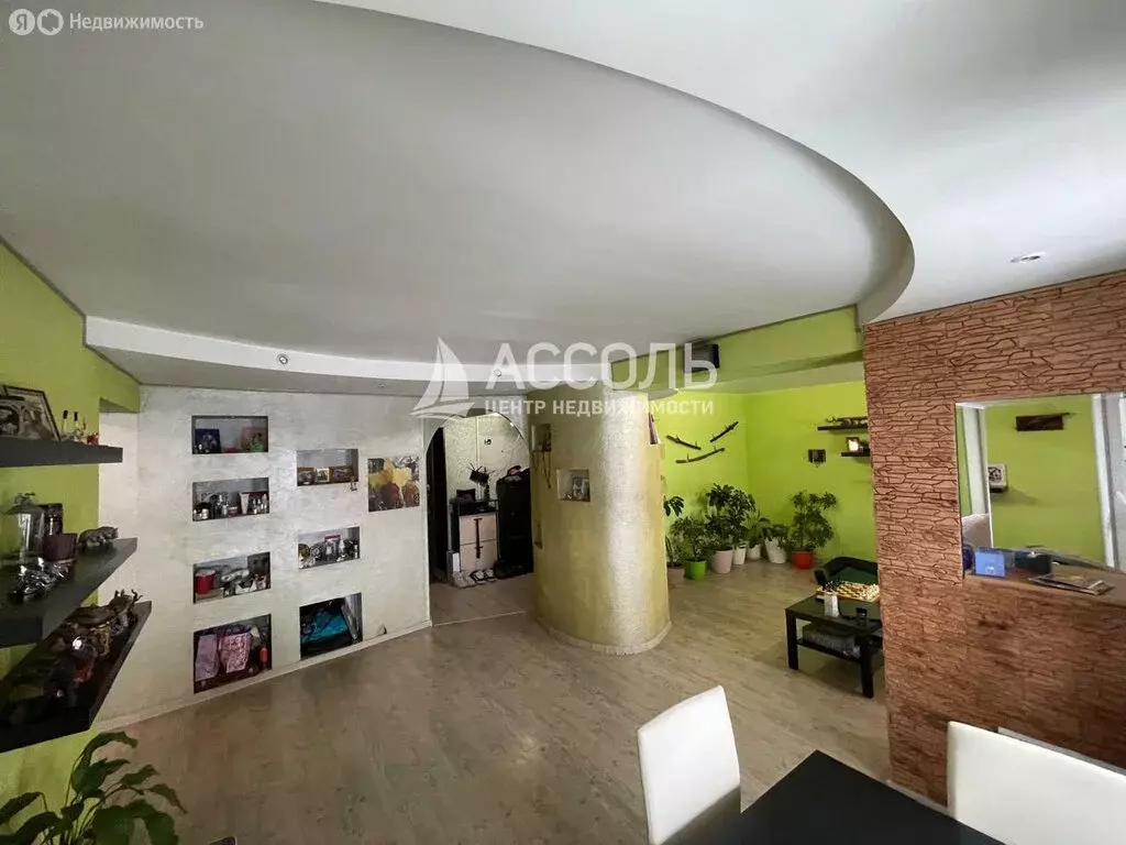 4-комнатная квартира: Омск, улица 10 лет Октября, 117 (105.6 м) - Фото 0