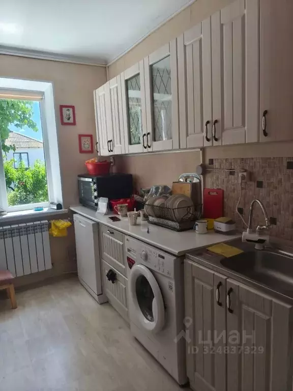 Дом в Крым, Советский район, Ильичевское с/пос, с. Надежда ул. Мира ... - Фото 1