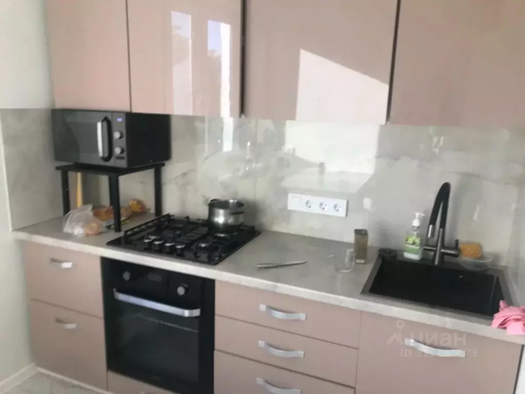 2-к кв. Севастополь ул. Бориса Михайлова, 14 (54.0 м) - Фото 0