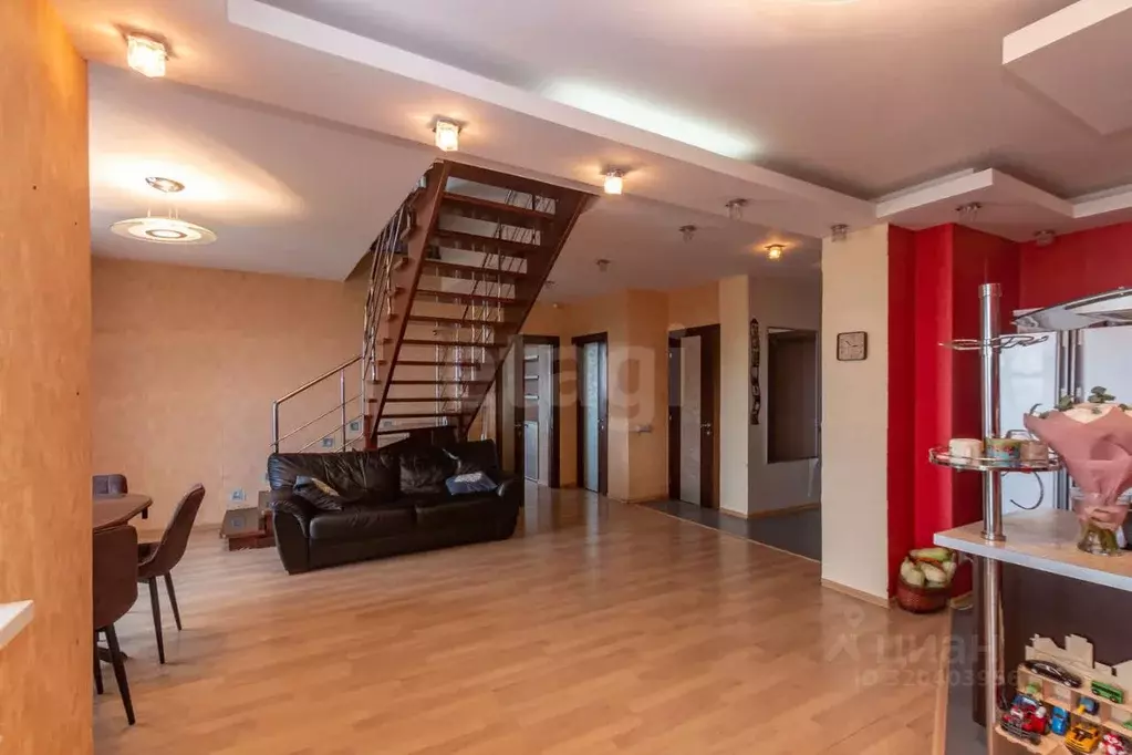 3-к кв. Омская область, Омск Омская ул., 127к1 (99.0 м) - Фото 1