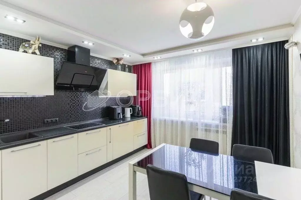 3-к кв. Тюменская область, Тюмень ул. Пермякова, 76к2 (90.0 м) - Фото 1