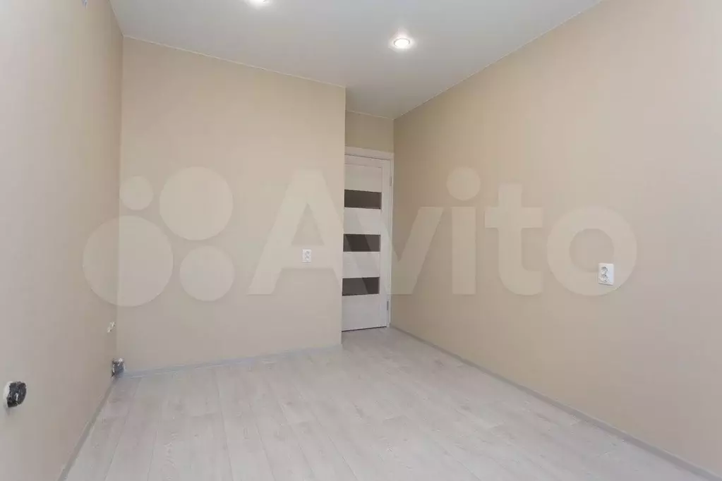 10 и более-к. квартира, 33 м, 10/10 эт. - Фото 1