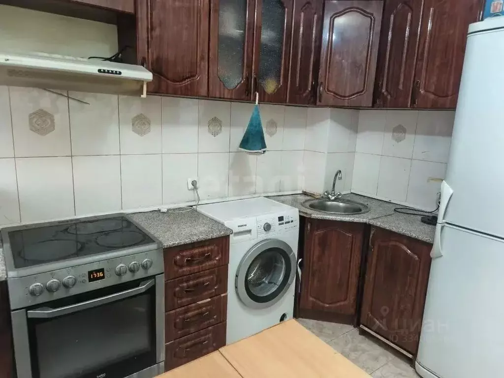 3-к кв. Тюменская область, Тюмень ул. Прокопия Артамонова, 9 (64.0 м) - Фото 1