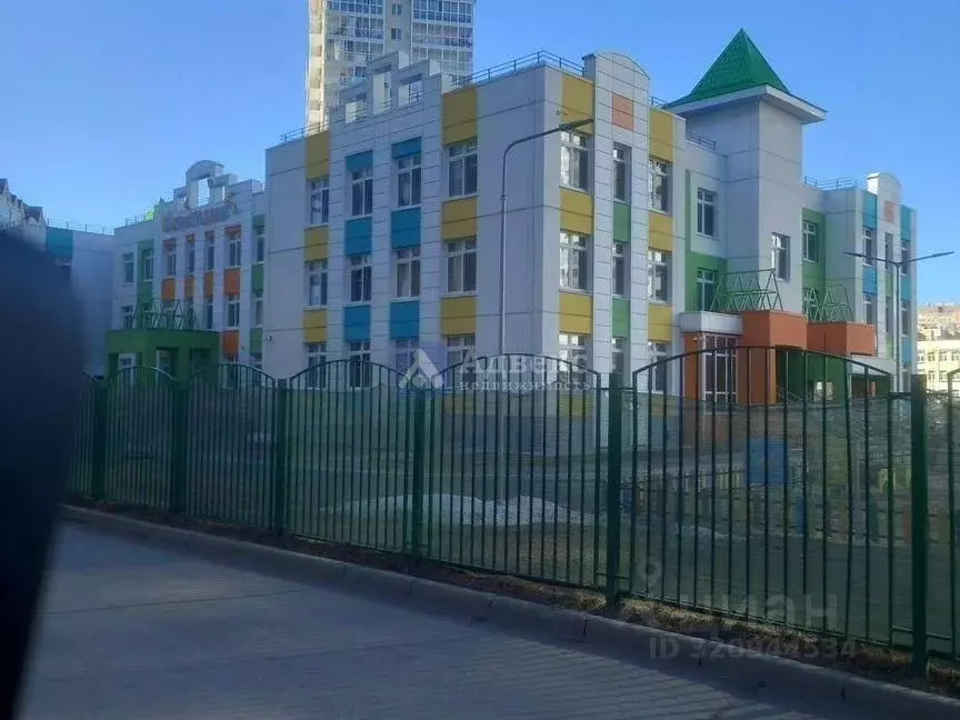 3-к кв. Тюменская область, Тюмень ул. Николая Семенова, 27к3 (90.0 м) - Фото 0