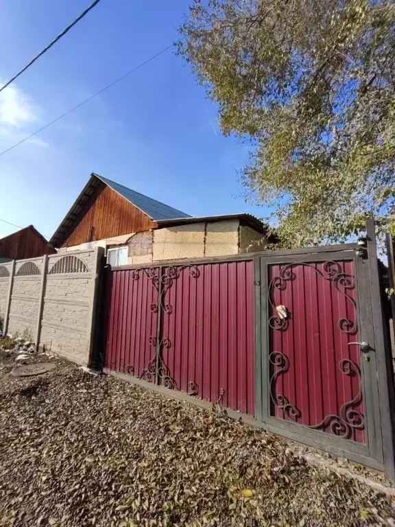 Дом в Хакасия, Черногорск Западный пер., 63 (100 м) - Фото 1