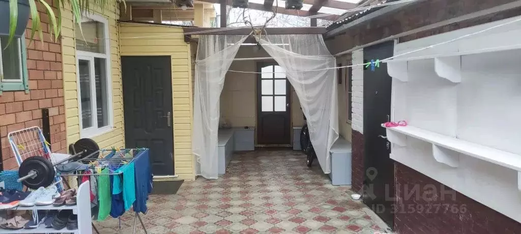 Дом в Краснодарский край, Ейск ул. Калинина, 152 (100 м) - Фото 1