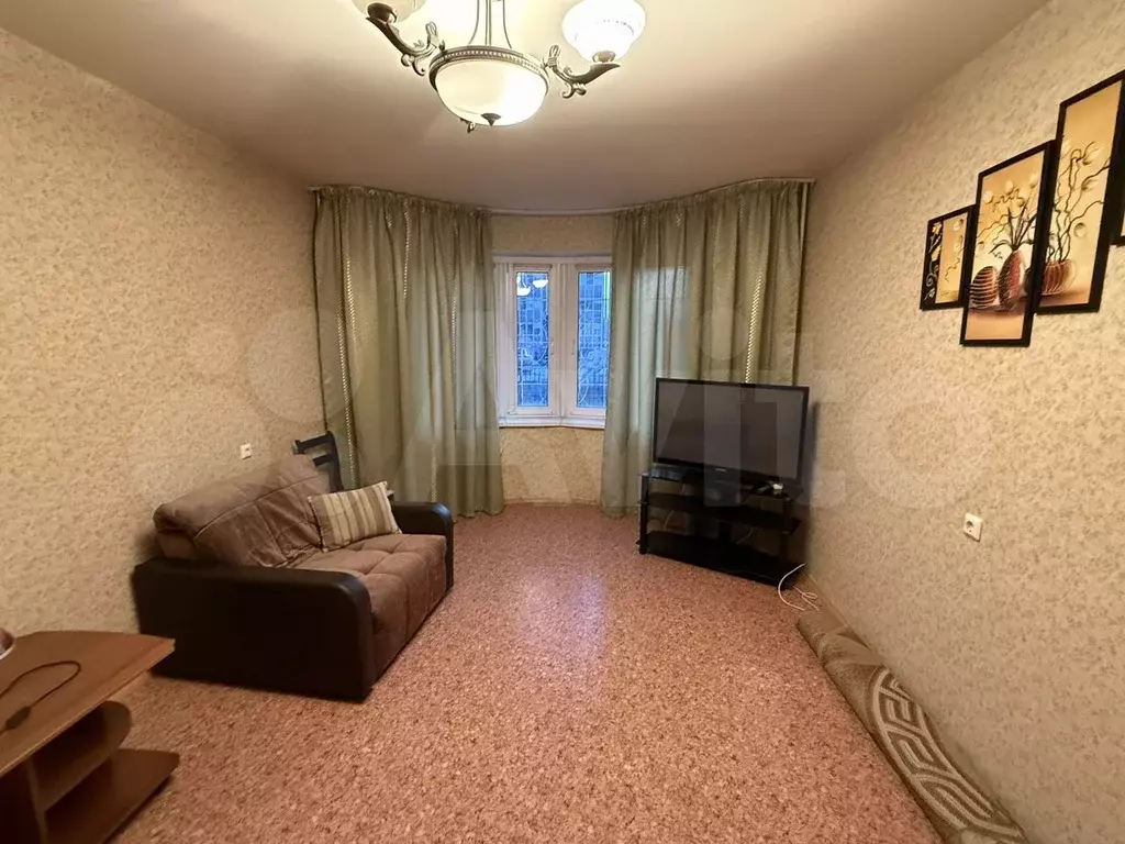 2-к. квартира, 55 м, 1/10 эт. - Фото 1
