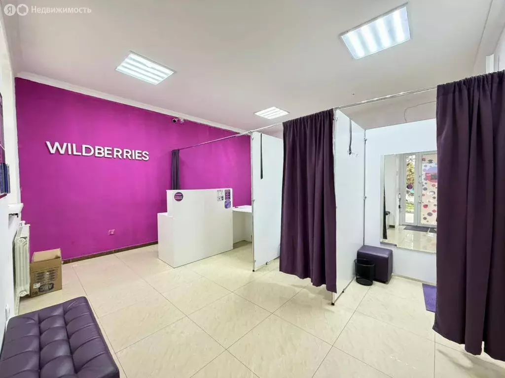 Торговая площадь (309 м) - Фото 1