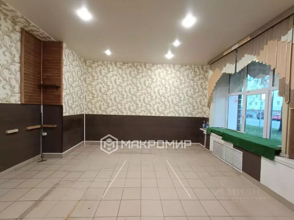Торговая площадь в Кировская область, Киров ул. Сурикова, 2 (148 м) - Фото 2